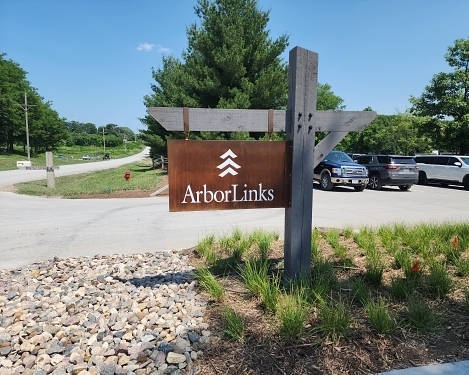 Dormie Faux Rust Arbor Links Exterior Sign 500