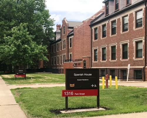 Grinnell College Wayfinding Postand Panel 500