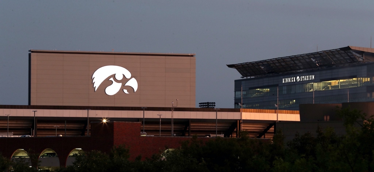 Kinnick Nightshot Flex Face Exterior